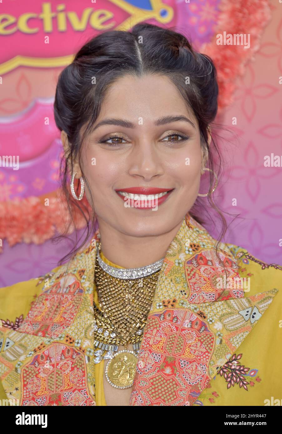 Freida Pinto nimmt an der Mira, Royal Detective Premiere Teil, die am Samstag, 7. März 2020, in Burbank, USA, stattfand. Stockfoto