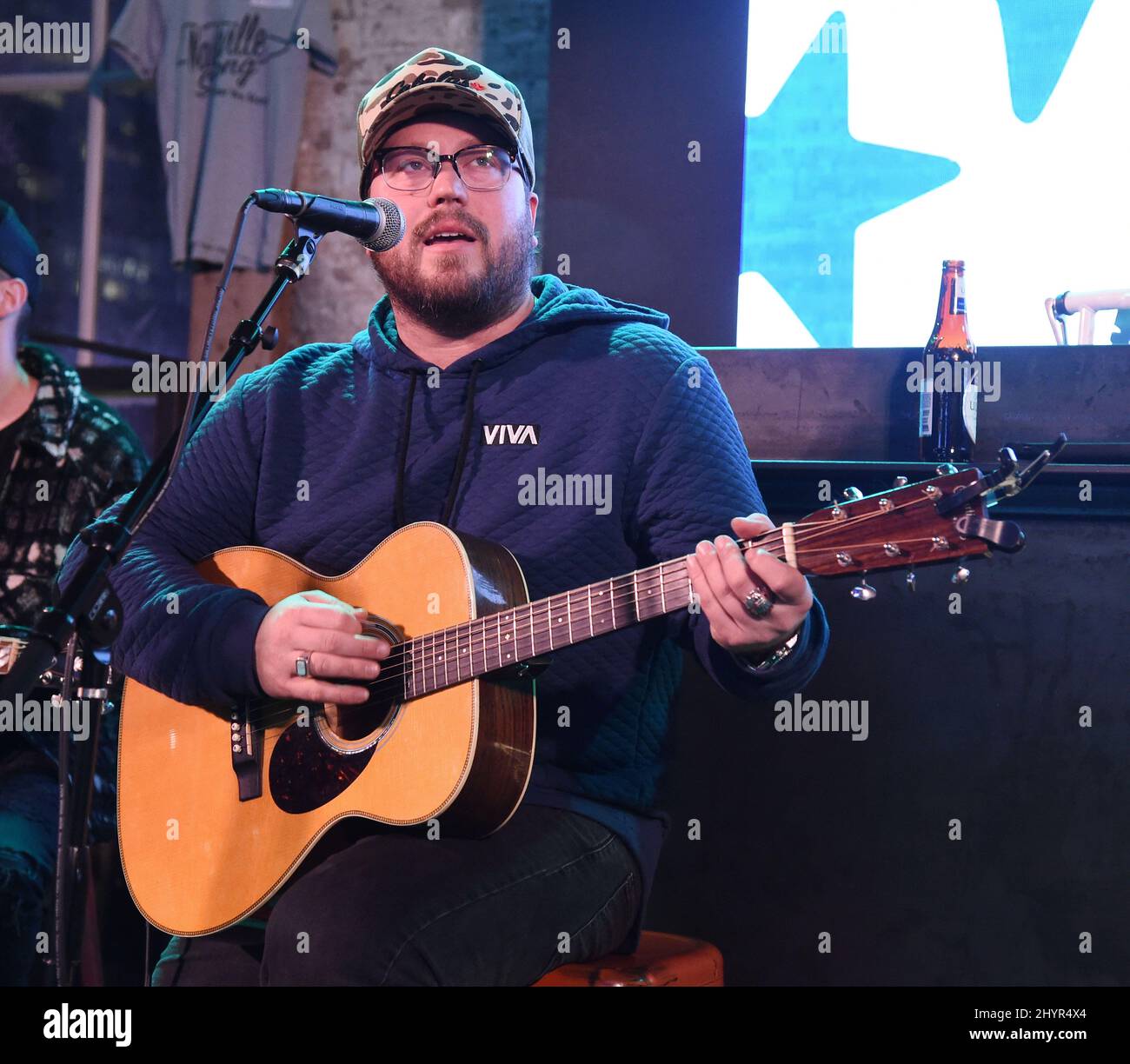 Mitchell Tenpenny auf der Bühne beim Whiskey Row Tornado Relief Concert, das von Mitchell Tenpenny & Friends in der Whiskey Row von Dierks Bentley in Nashville, TN, am 9. März 2020 veranstaltet wird Stockfoto