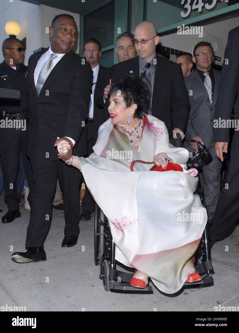 Dame Elizabeth Taylor bei der Holiday Collection des House of Taylor in Gearys, Los Angeles. Stockfoto