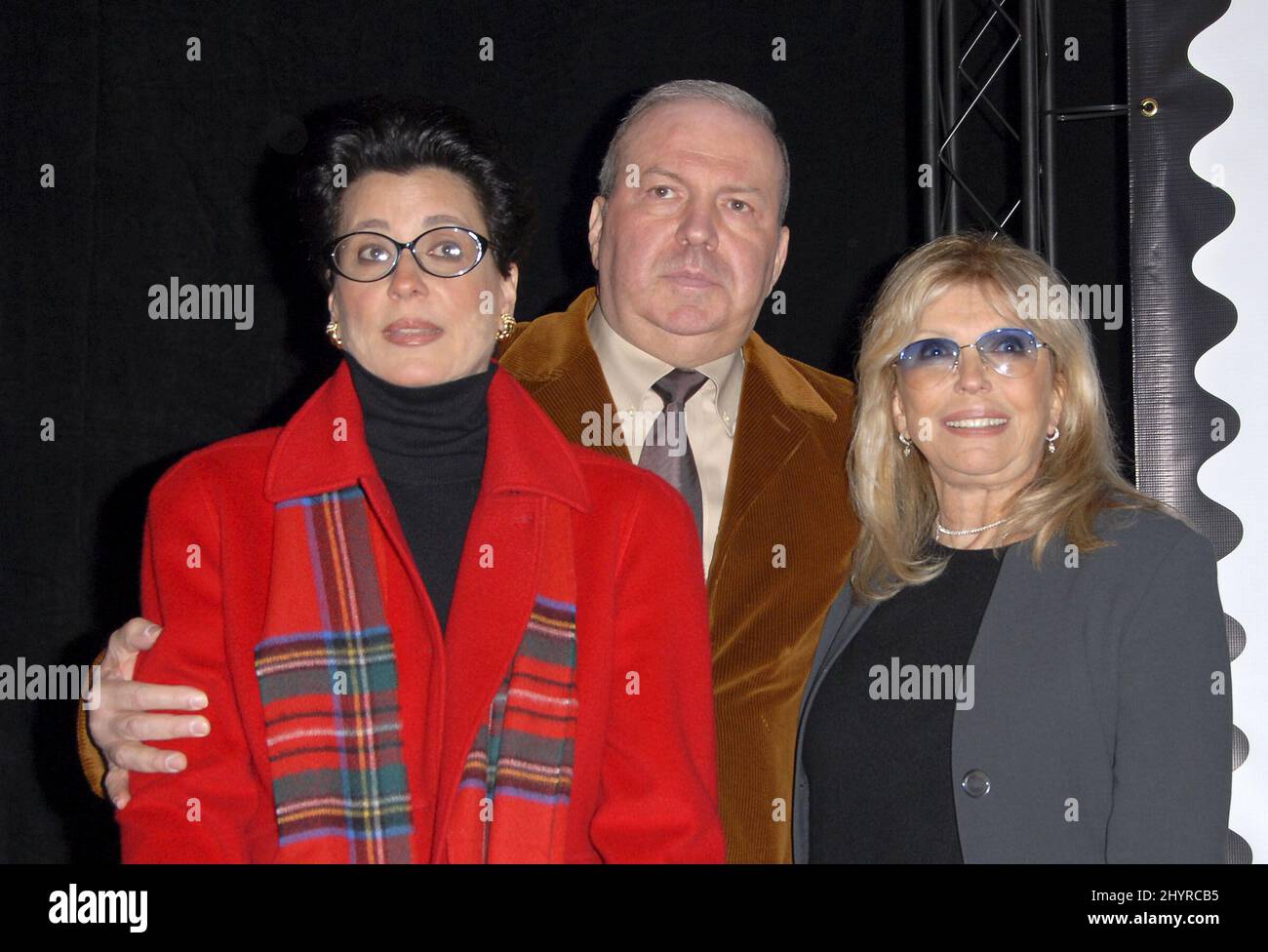 Frank Sinatra Jr., Nancy Sinatra und Tina Sinatra bei einer Vorschau von Frank Sinatras US-Briefmarke im Beverly Hilton Hotel in Los Angeles. Stockfoto