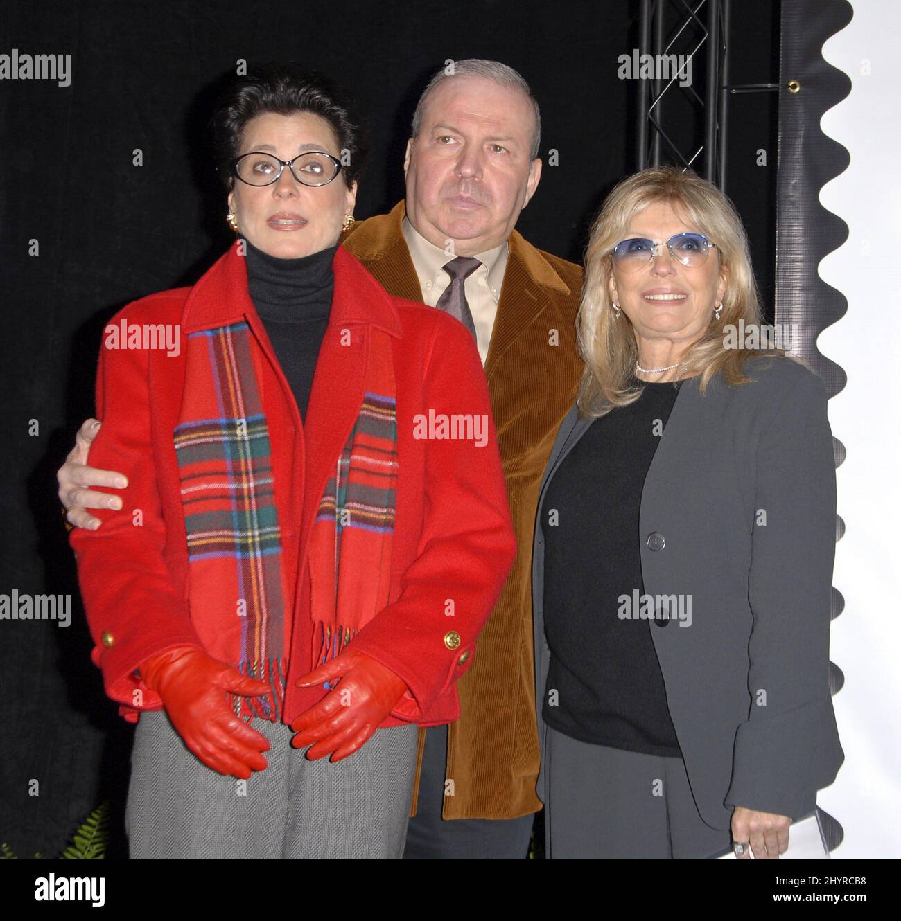 Frank Sinatra Jr., Nancy Sinatra und Tina Sinatra bei einer Vorschau von Frank Sinatras US-Briefmarke im Beverly Hilton Hotel in Los Angeles. Stockfoto