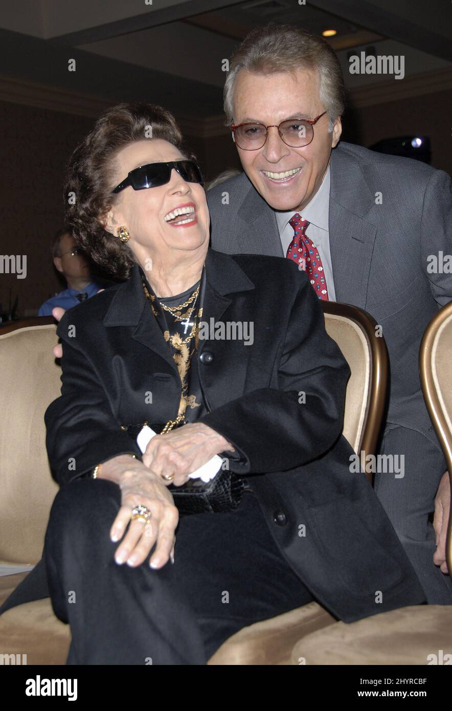 Nancy Barbato, erste Frau von Frank Sinatra, bei einer Vorschau auf Frank Sinatras US-Briefmarke im Beverly Hilton Hotel in Los Angeles. Stockfoto