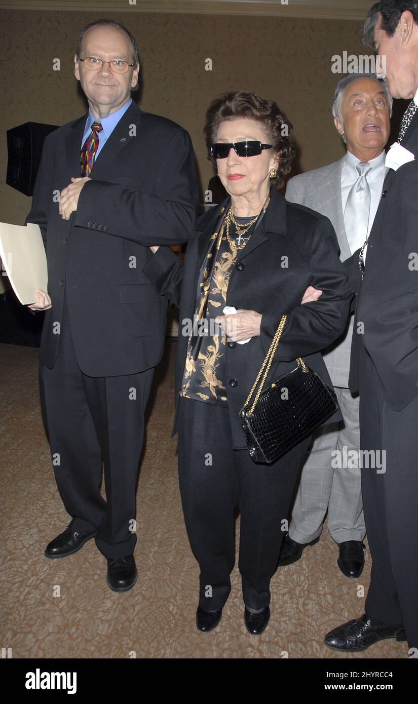 Nancy Barbato, erste Frau von Frank Sinatra, bei einer Vorschau auf Frank Sinatras US-Briefmarke im Beverly Hilton Hotel in Los Angeles. Stockfoto