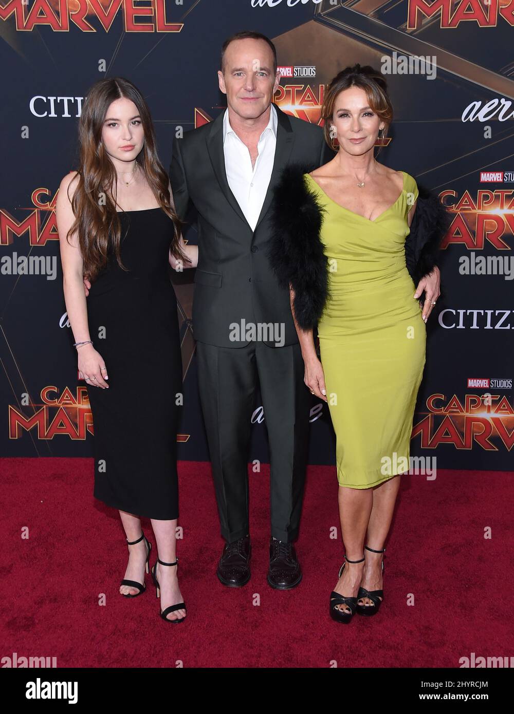 DATEI FOTO: Jennifer Gray scheidet nach 19 Jahren Ehe von Ehemann Clark Gregg. Stella Gregg, Clark Gregg und Jennifer Gray bei der Weltpremiere von „Captain Marvel“, die am 4. März 2019 im El Capitan Theatre in Hollywood, CA, stattfand. Stockfoto