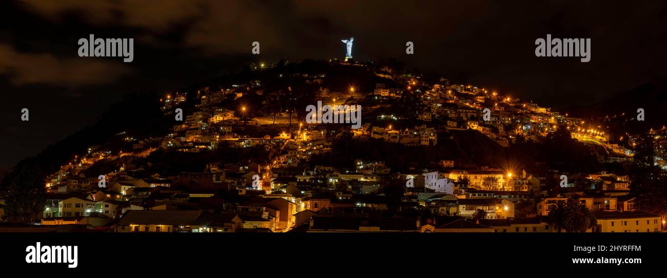 Panoramablick auf die Virgen de Panecillo; Quito, Ecuador. Stockfoto