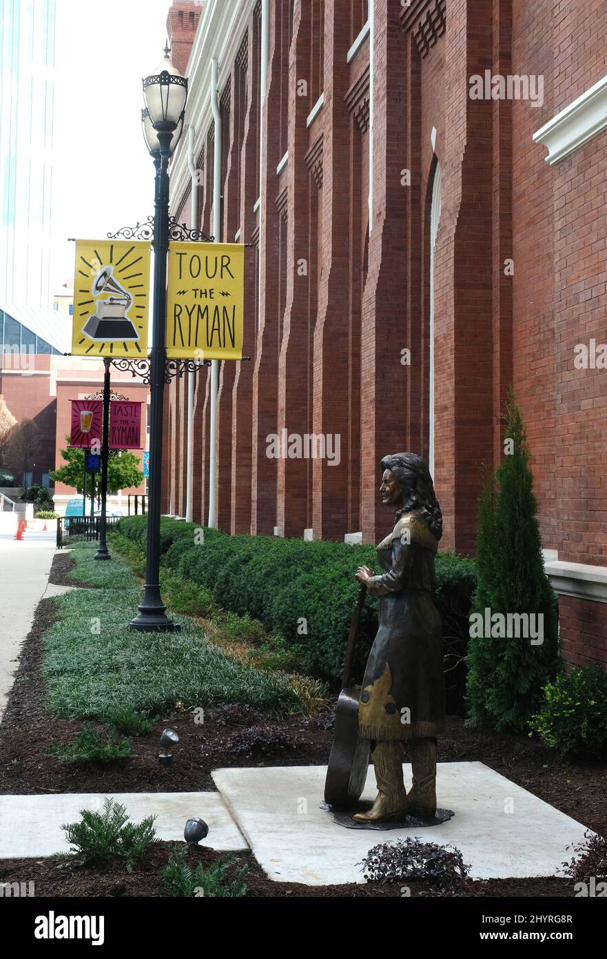 Die Country-Musik-Ikone Loretta Lynn ist die erste Frau, die vor dem berühmten Ryman Auditorium in Nashville eine Statue verdient Stockfoto
