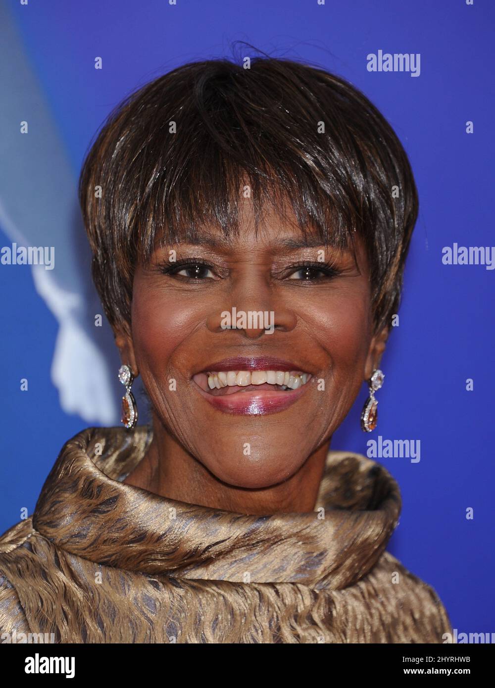 DATEI FOTO: Bühne und Bildschirm preisgekrönte Schauspielerin Cicely Tyson, starb im Alter von 96 heute, 28. Januar 2021. 16. August 2012 Hollywood, Ca. Cicely Tyson „Sparkle“-Weltpremiere im Grauman's Chinese Theatre Stockfoto