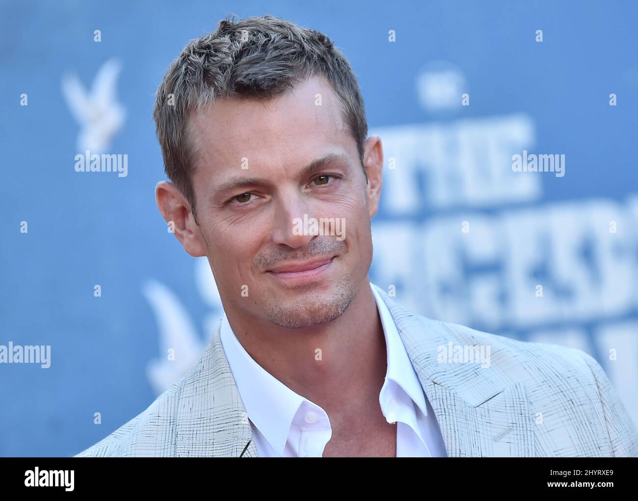 Joel Kinnaman bei der Premiere von „The Suicide Squad“ im Regency Village Theatre am 2. August 2021 in Westwood, CA. Stockfoto