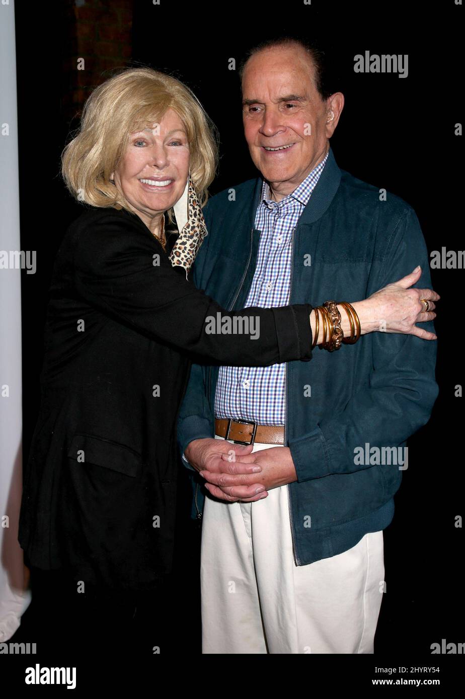 Loretta Swit & Rich wenig Teilnahme an der Pressekonferenz „Prozess auf dem Potomac, die Amtsenthebung von Richard Nixon“, die am 5. August 2021 im Theater in St. Clements in New York City, NY, stattfand Stockfoto