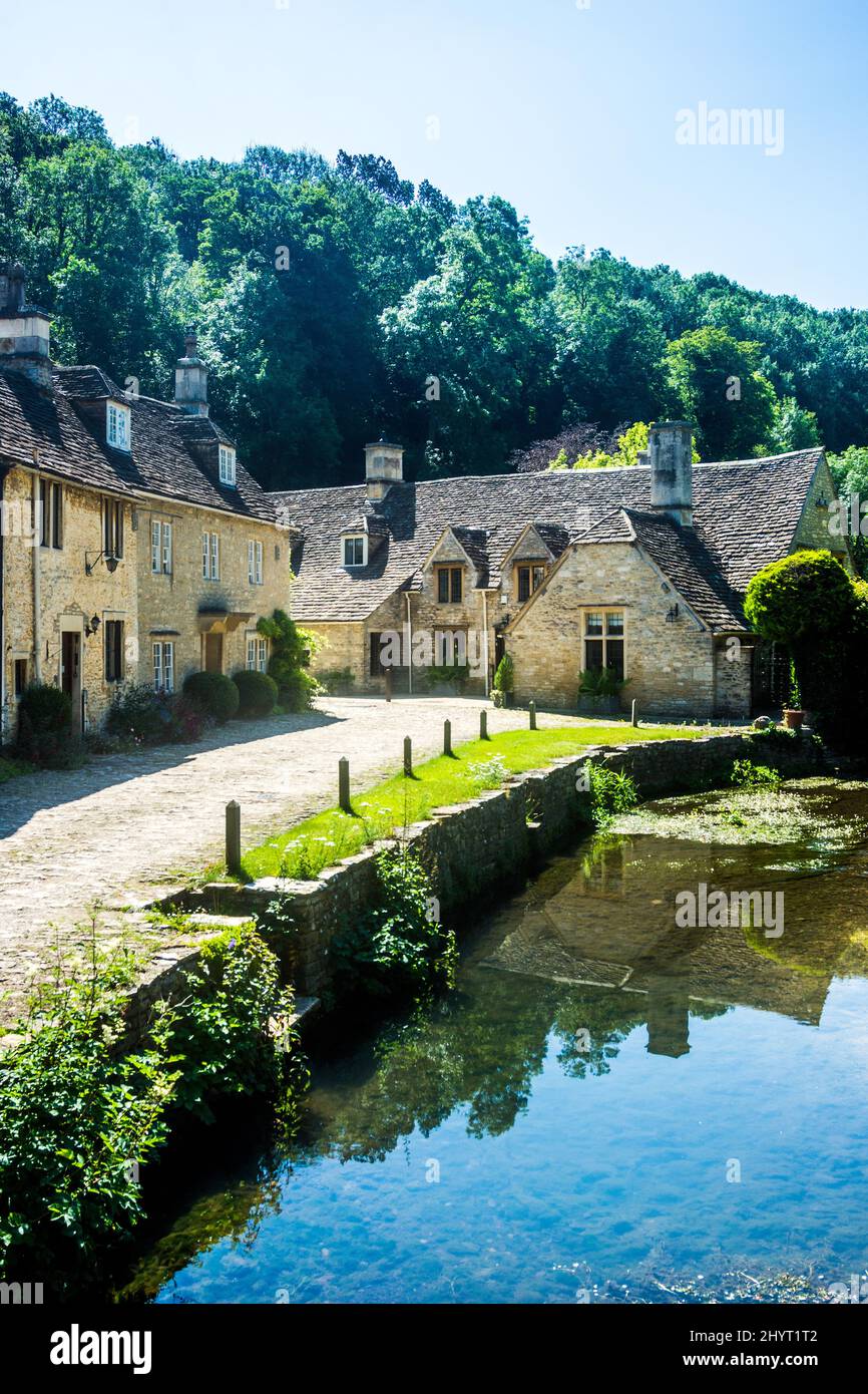 Es wird gesagt, dass es eines der schönsten Dörfer in England ist, viele Filme wurden hier gedreht. Stockfoto