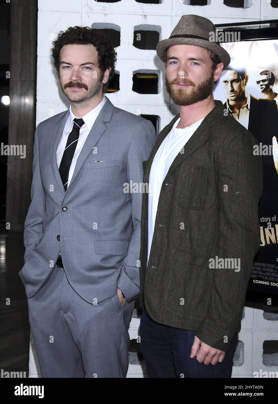 Danny Masterson und Chris Masterson bei der Premiere für Rocknrolla im Pacific Cinerama Dome in Los Angeles. Stockfoto