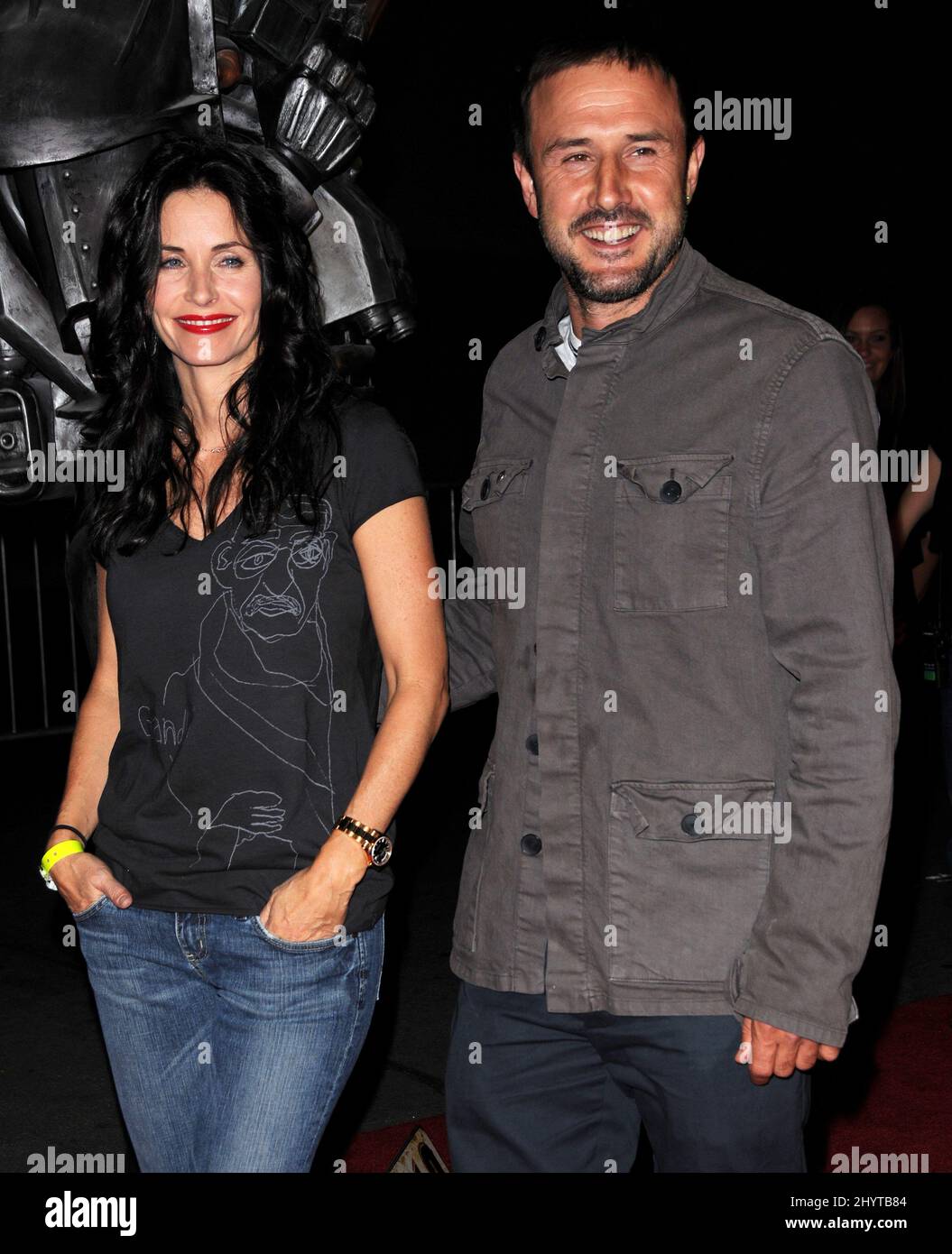 Courteney Cox Arquette und David Arquette kommen zur Fallout 3 Videogame Launch Party in den LA Center Studios, Los Angeles. Stockfoto