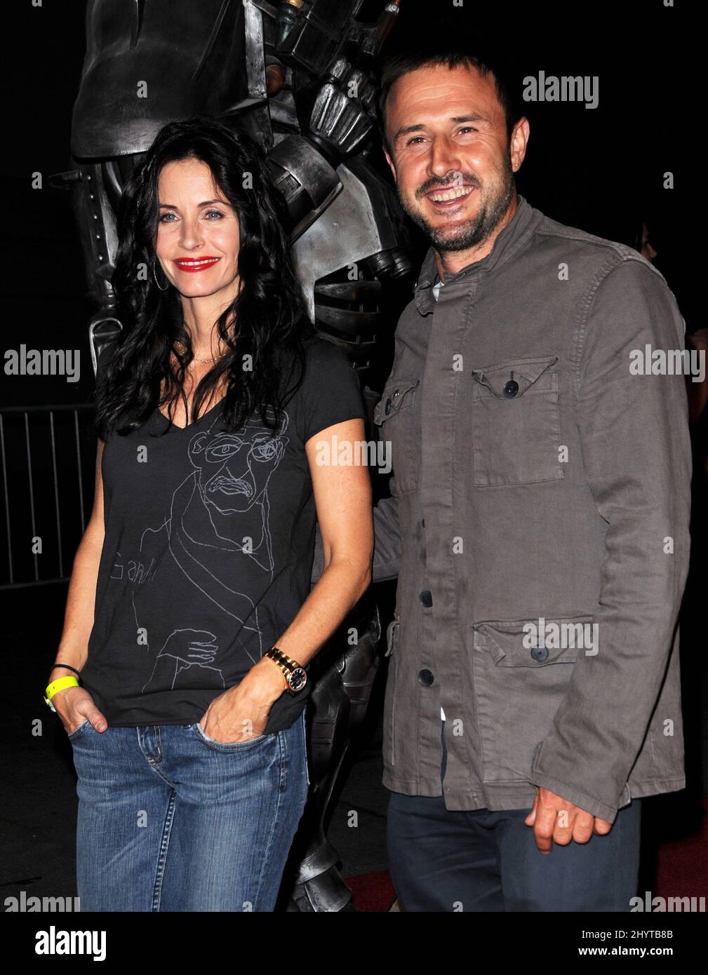 Courteney Cox Arquette und David Arquette kommen zur Fallout 3 Videogame Launch Party in den LA Center Studios, Los Angeles. Stockfoto