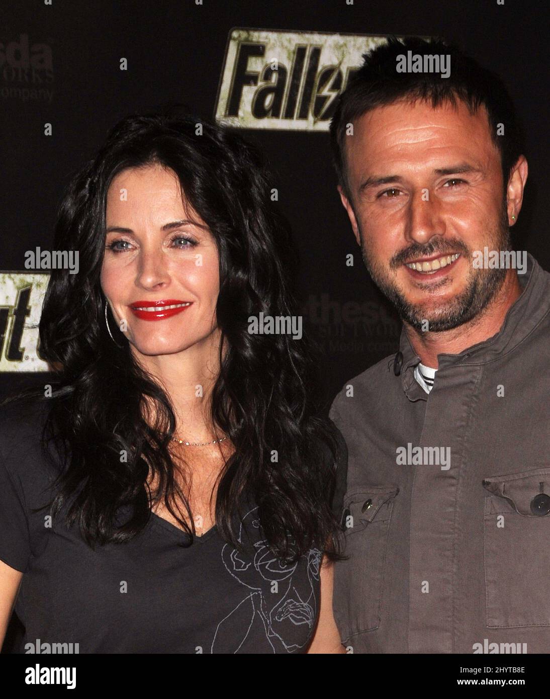 Courteney Cox Arquette und David Arquette kommen zur Fallout 3 Videogame Launch Party in den LA Center Studios, Los Angeles. Stockfoto