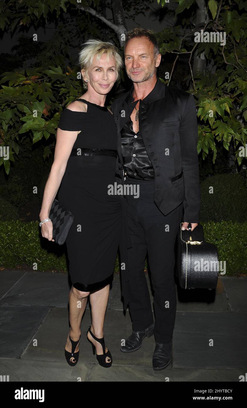 Trudie Styler und Sting bei der Oceana's Annual Partners Award Gala zu Ehren des ehemaligen Präsidenten Bill Clinton, die in einer Privatresidenz in Pacific Palisades stattfand. Stockfoto