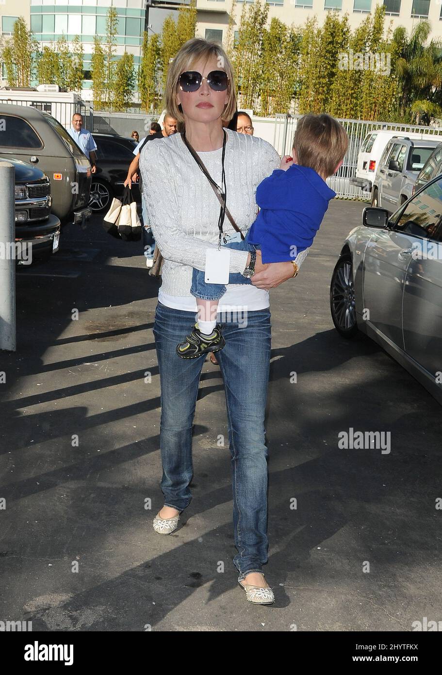 Sharon Stone und Sohn bei der Veranstaltung „Winter Wonderland Milkshop.com“, die in den 5. & Sunset Studios, Los Angeles, stattfand. Stockfoto