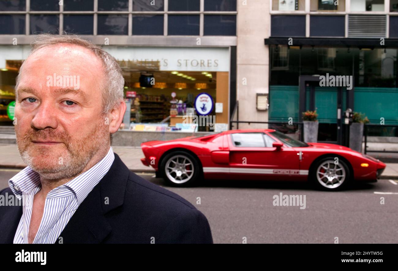 Vince Power Gründer des Mean Fiddler Musikfestivals Company mit seinem Ford GT40 Stockfoto