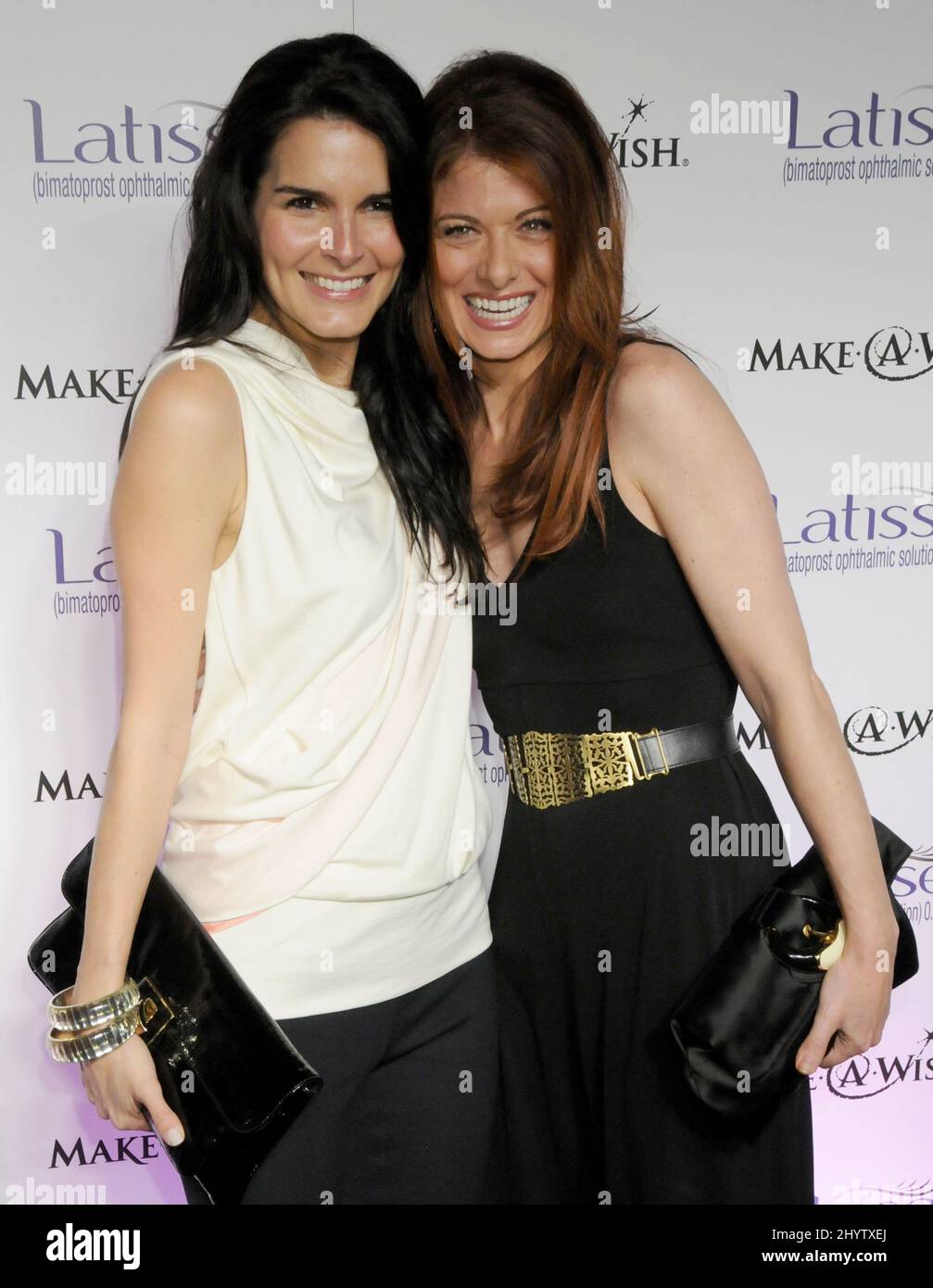 Angie Harmon und Debra Messing kommen zur „Launch Party for Latisse“ in der Latisse Lounge, West Hollywood, CA. Stockfoto