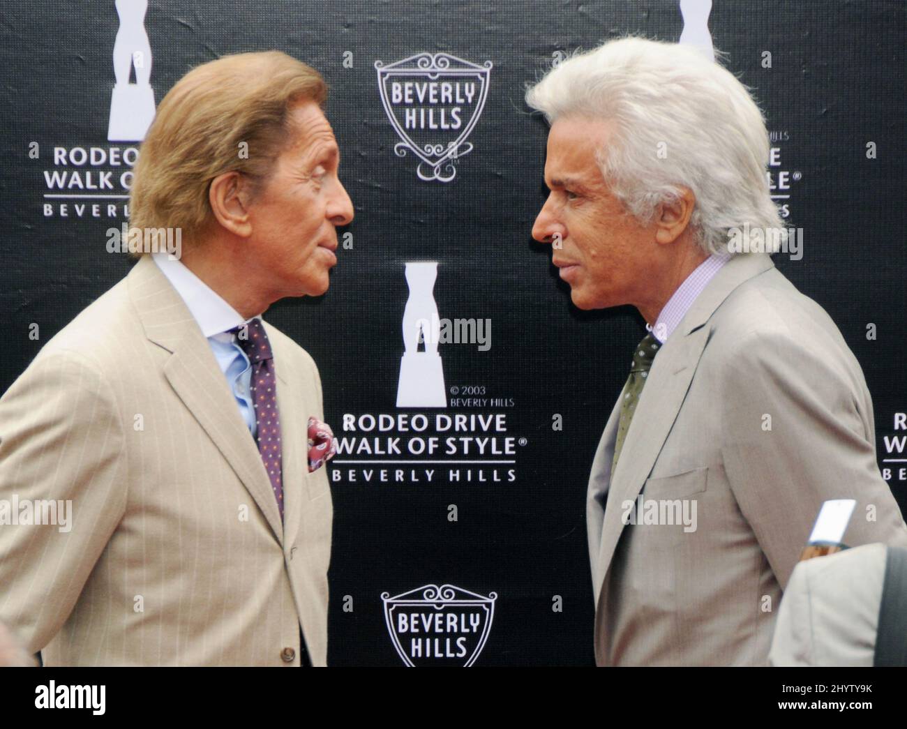Giancarlo Giammetti und Valentino Garavani bei der Rodeo Drive Walk of Style Induction Ceremony, Los Angeles, USA Stockfoto