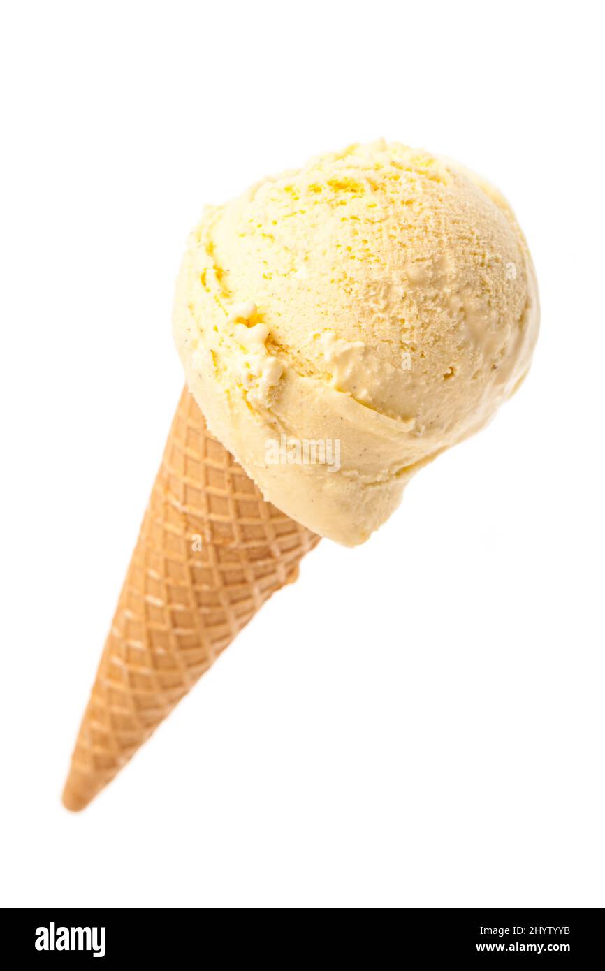 Ein Eiskegel mit Vanilleeis isoliert auf weißem Hintergrund Stockfoto