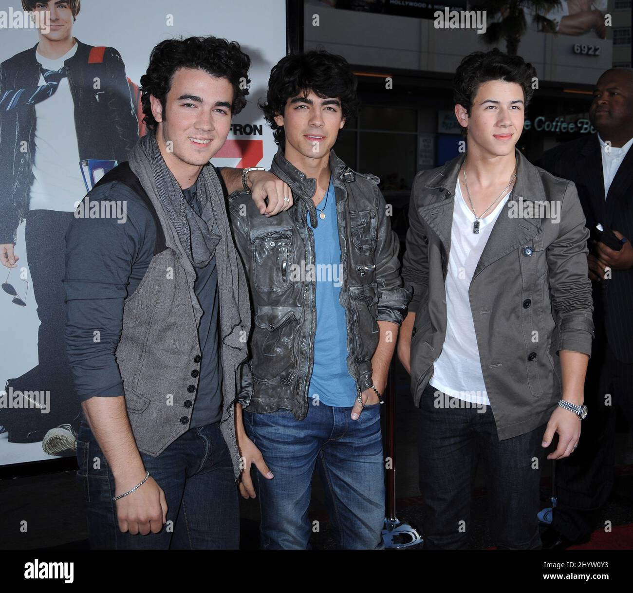 Kevin Jonas, Joe Jonas und Nick Jonas bei der '17 Again' Los Angeles Premiere im Grauman's Chinese Theatre, Hollywood, USA Stockfoto