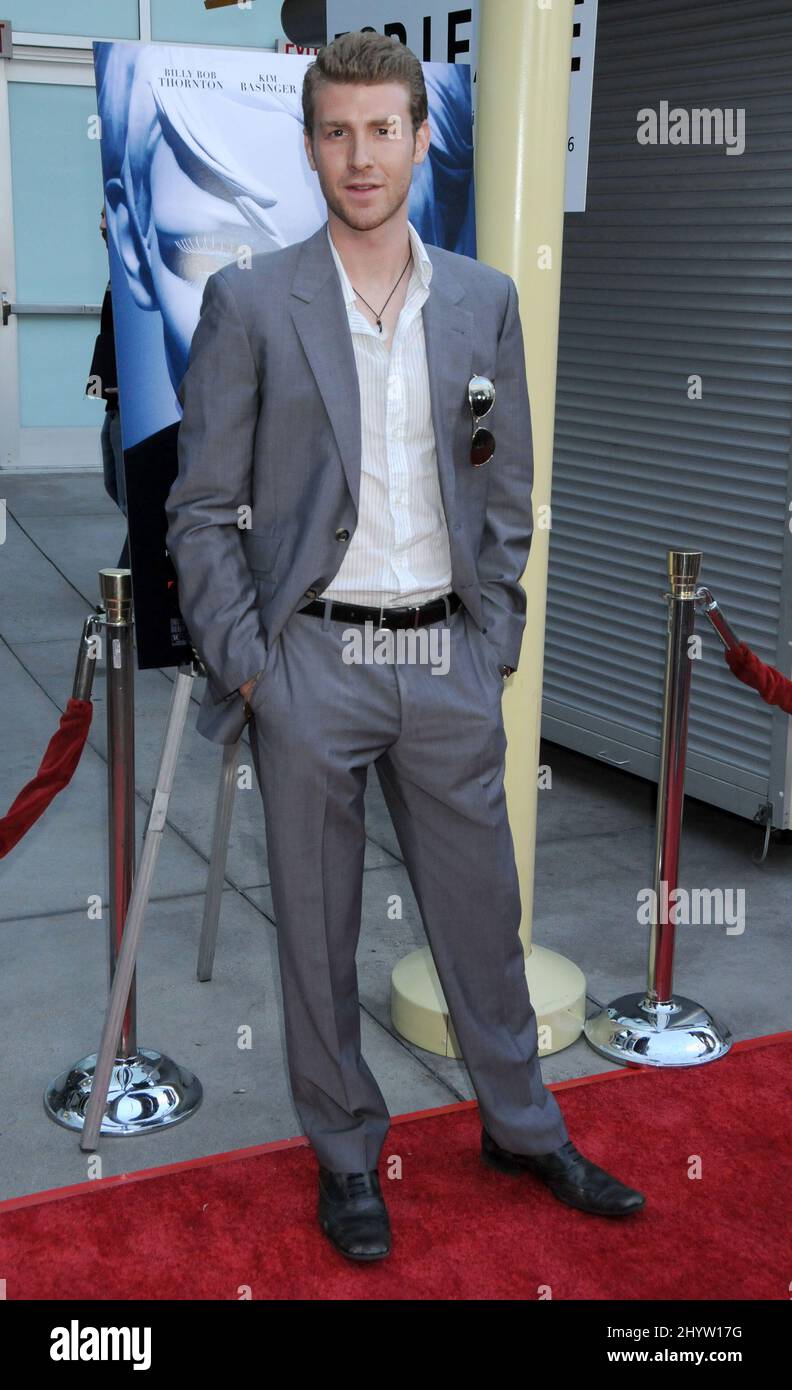 Jon Foster bei der Filmpremiere von Informers im Arclight Theatre, Los Angeles, CA, USA. Stockfoto