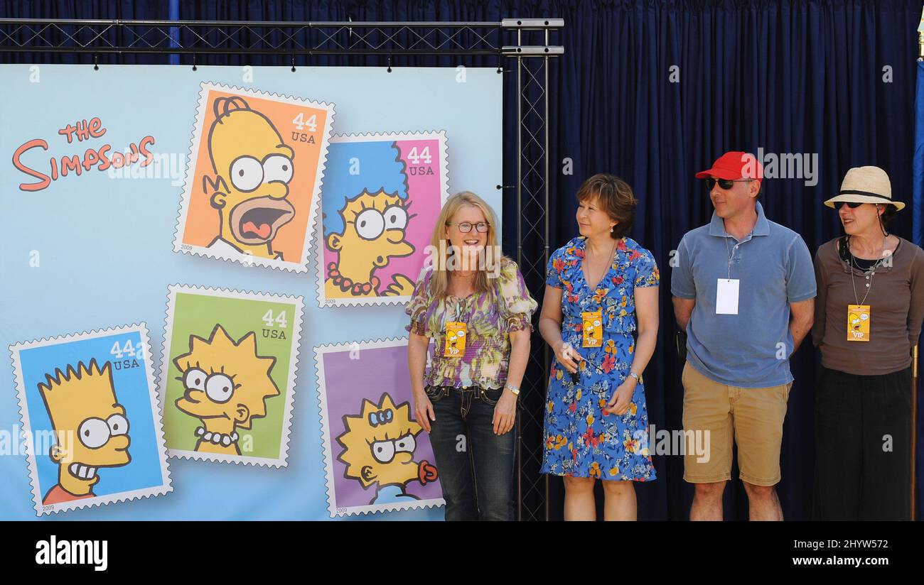 Nancy Cartwright, Yeardley Smith, Dan Castellaneta und Julie Kavner bei der Briefmarkenweihe „The Simpsons“ im Fox Studio, Los Angeles Stockfoto