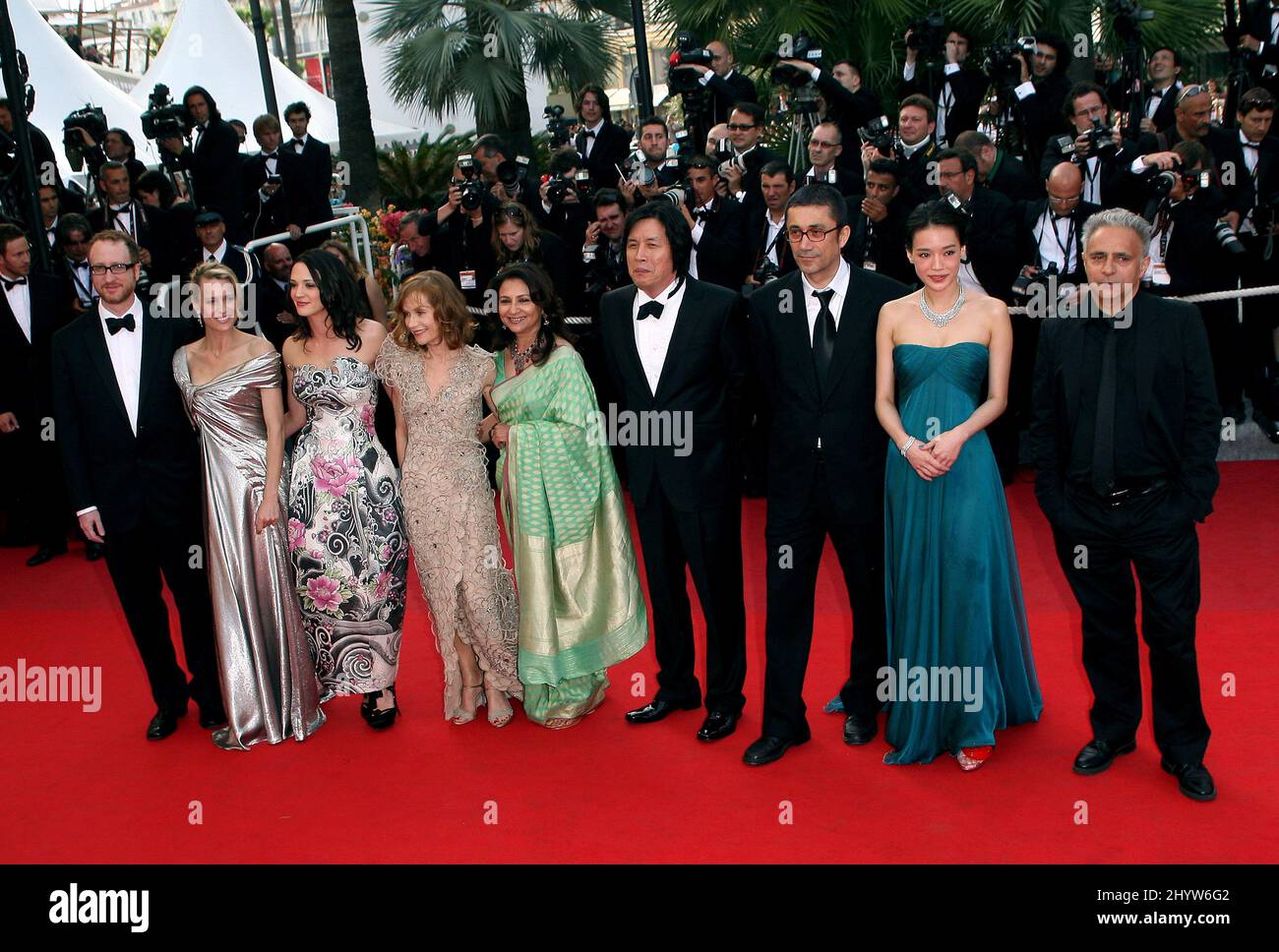 James Gray, Robin Wright Penn, Asia Argento, Isabelle Huppert, S bei der Premiere des Animationsfilms 'UP' auf den jährlichen Filmfestspielen von Cannes 62. im Palais des Festivals in Cannes, Frankreich Stockfoto