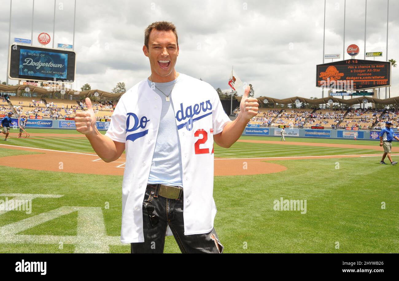 Eric Martsolf im Los Angeles Dodgers vs. Phillies Baseballspiel, bei dem Lauren Conrad die erste Seillänge abwarf, im Dodgers Stadium, Kalifornien, USA. Stockfoto