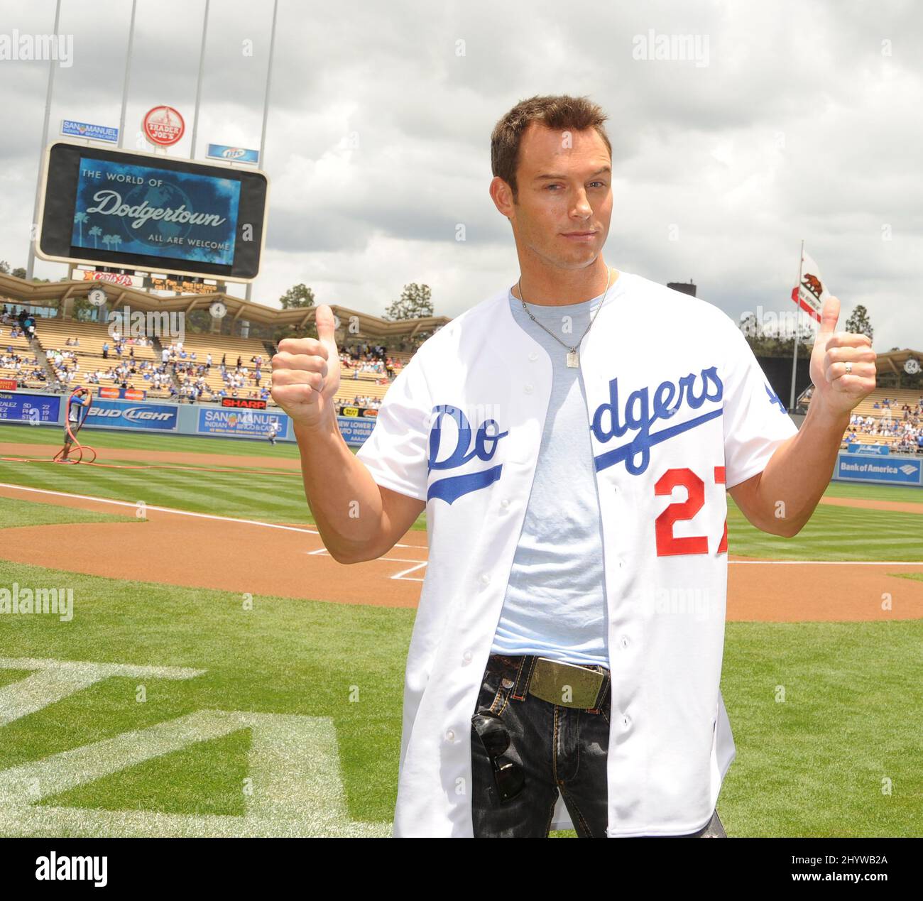 Eric Martsolf im Los Angeles Dodgers vs. Phillies Baseballspiel, bei dem Lauren Conrad die erste Seillänge abwarf, im Dodgers Stadium, Kalifornien, USA. Stockfoto