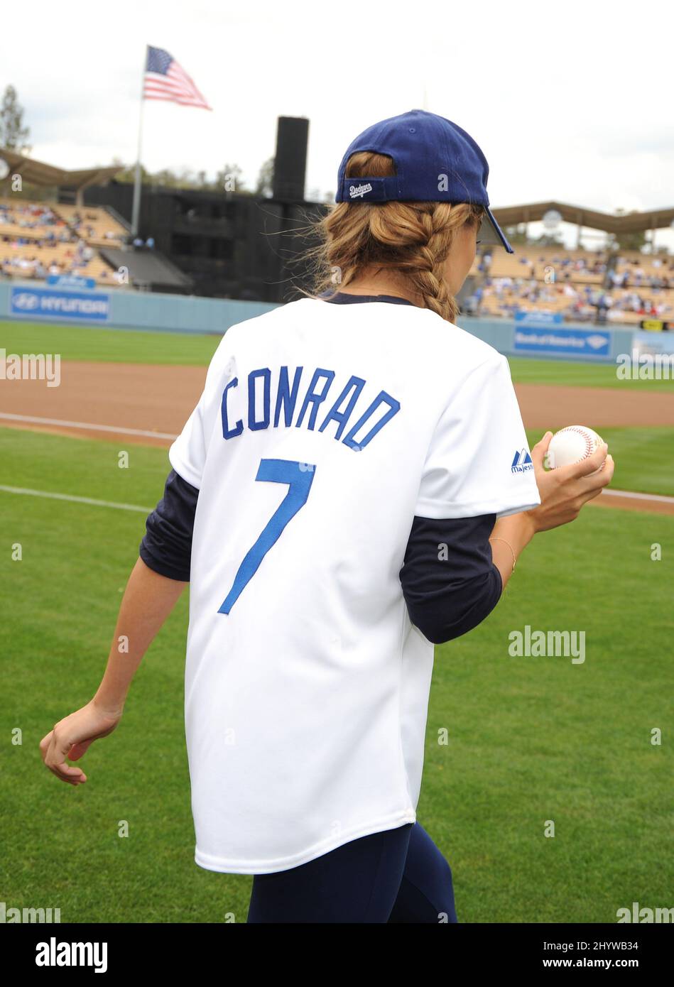 Lauren Conrad im L.A. Dodgers vs. Phillies Baseballspiel, bei dem sie die erste Seillänge im Dodgers Stadium, Kalifornien, USA, warf. Stockfoto