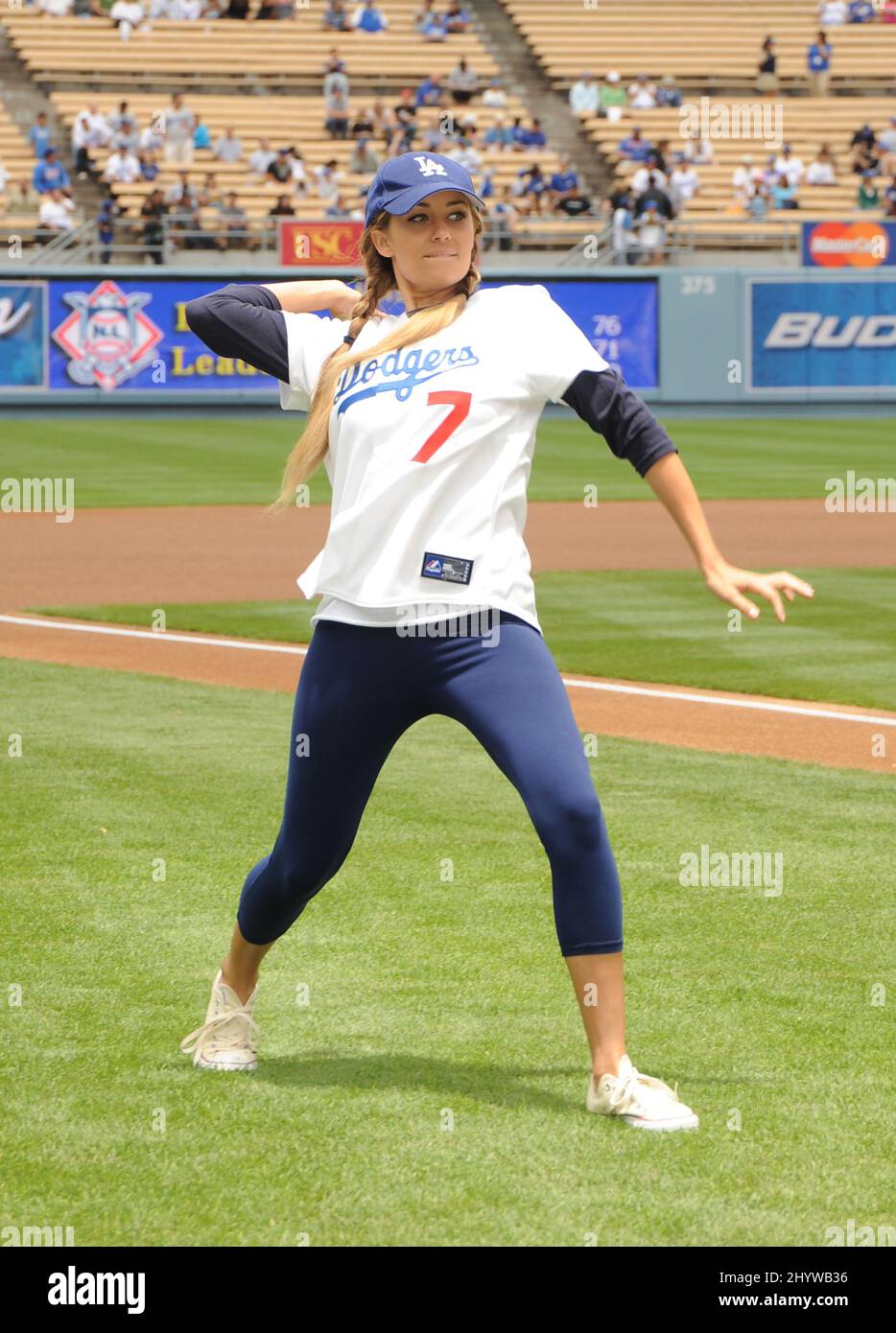 Lauren Conrad im L.A. Dodgers vs. Phillies Baseballspiel, bei dem sie die erste Seillänge im Dodgers Stadium, Kalifornien, USA, warf. Stockfoto
