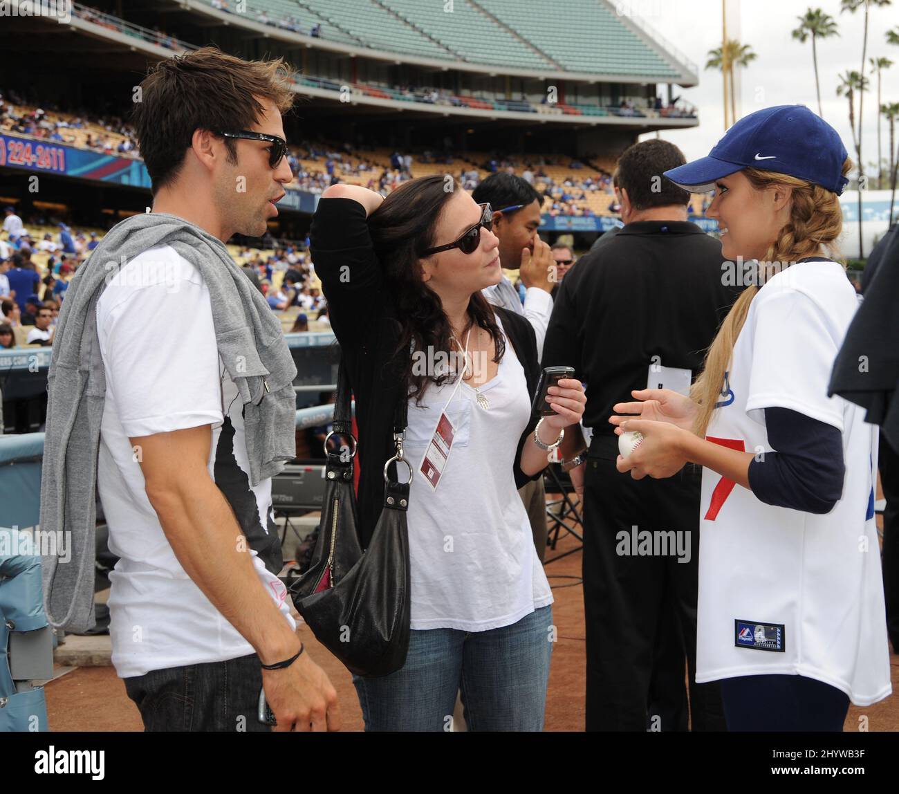 Kyle Howard und Lauren Conrad im Los Angeles Dodgers vs. Phillies Baseballspiel, bei dem Lauren Conrad die erste Seillänge abwarf, im Dodgers Stadium, Kalifornien, USA. Stockfoto
