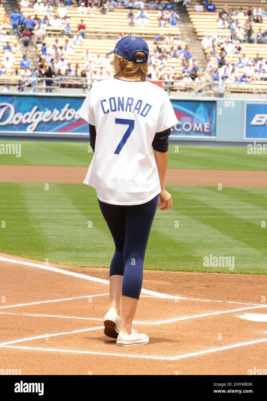 Lauren Conrad im L.A. Dodgers vs. Phillies Baseballspiel, bei dem sie die erste Seillänge im Dodgers Stadium, Kalifornien, USA, warf. Stockfoto