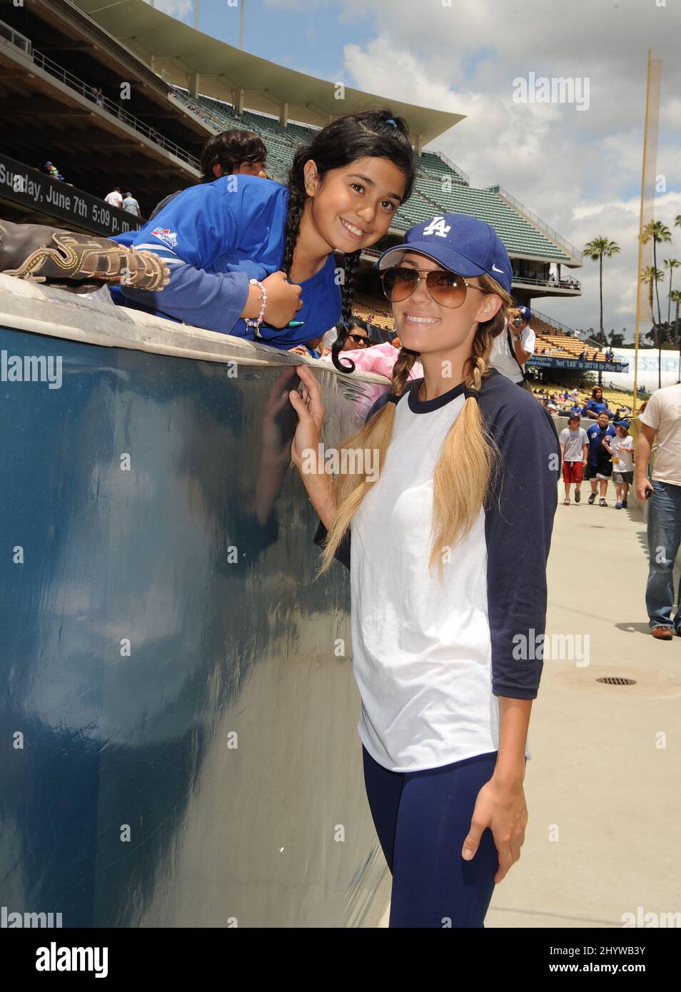 Lauren Conrad im L.A. Dodgers vs. Phillies Baseballspiel, bei dem sie die erste Seillänge im Dodgers Stadium, Kalifornien, USA, warf. Stockfoto