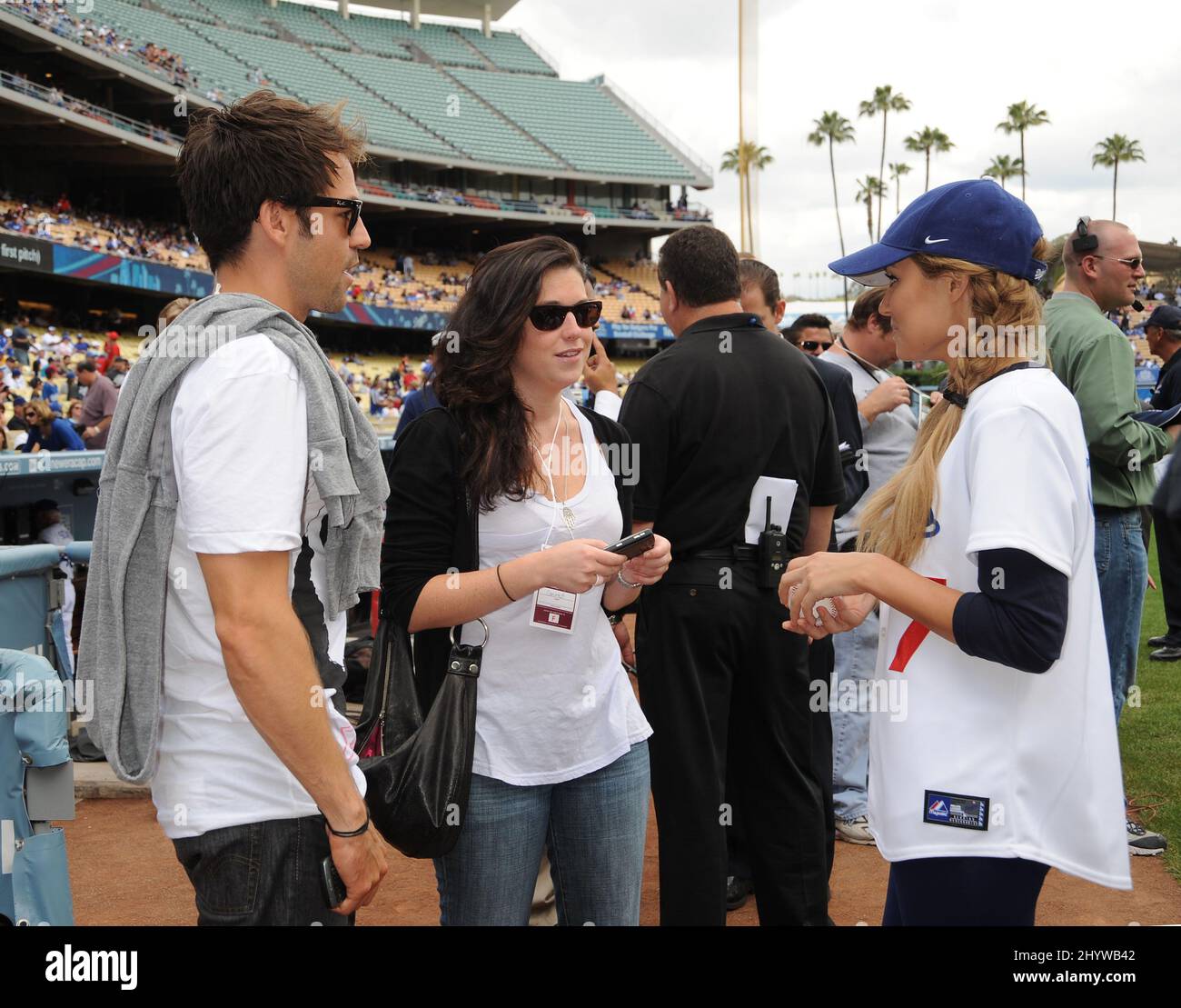Kyle Howard und Lauren Conrad im Los Angeles Dodgers vs. Phillies Baseballspiel, bei dem Lauren Conrad die erste Seillänge abwarf, im Dodgers Stadium, Kalifornien, USA. Stockfoto