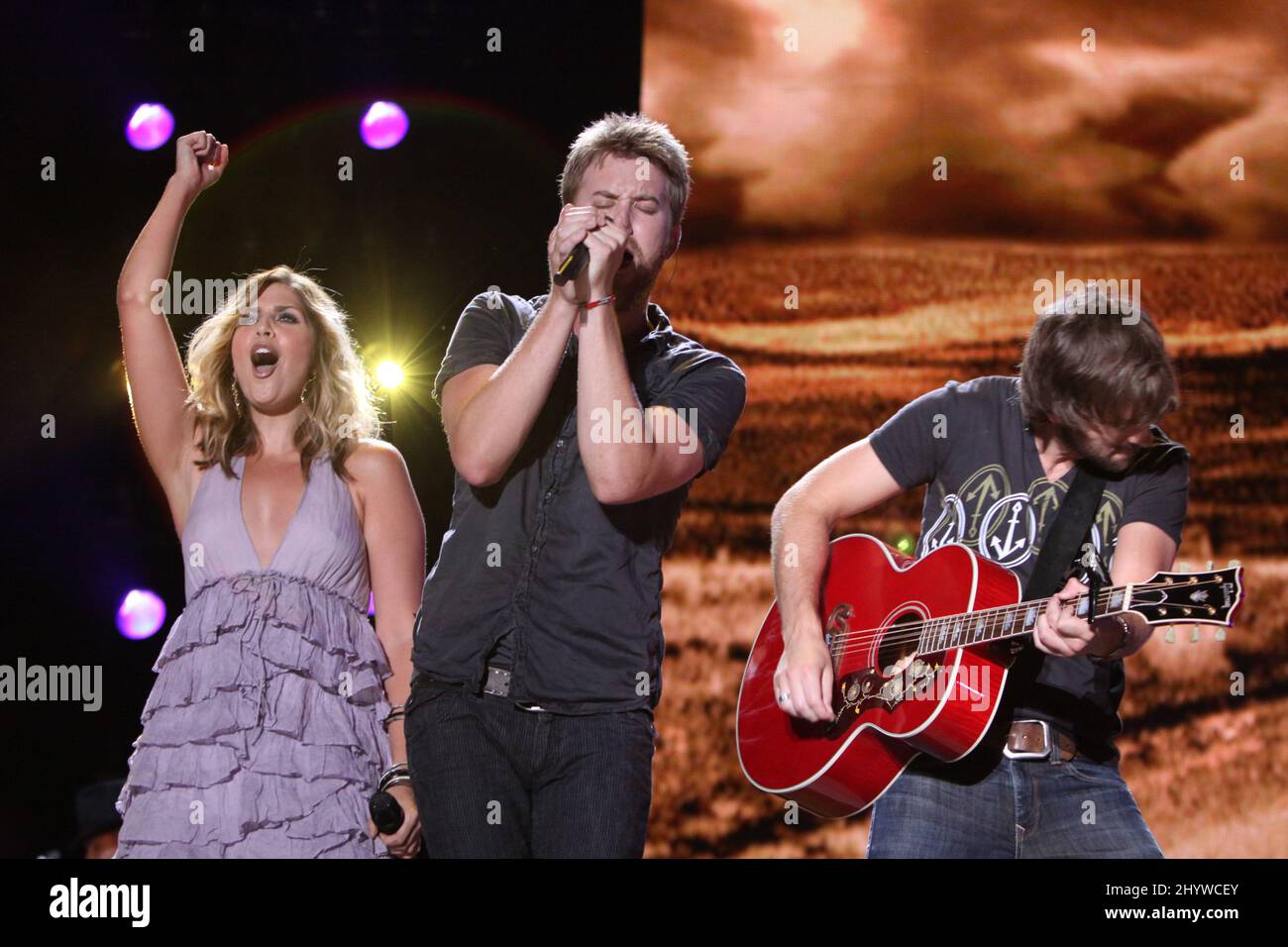Hillary Scott, Dave Haywood und Charles Kelley von Lady Antebellum treten beim CMA Music Festival 2009 auf, das im LP Field in Nashville, USA, stattfand Stockfoto