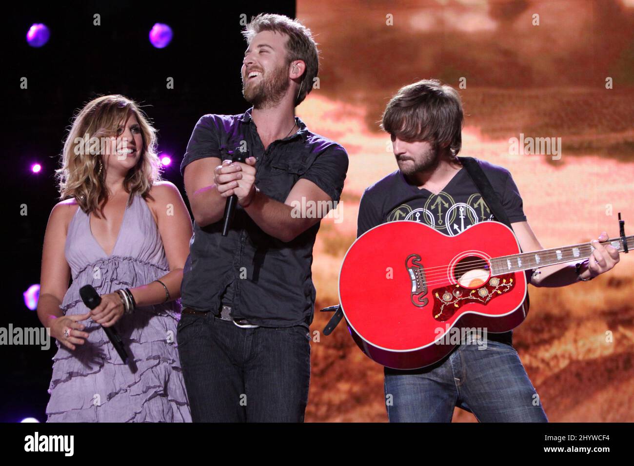Hillary Scott, Dave Haywood und Charles Kelley von Lady Antebellum treten beim CMA Music Festival 2009 auf, das im LP Field in Nashville, USA, stattfand Stockfoto
