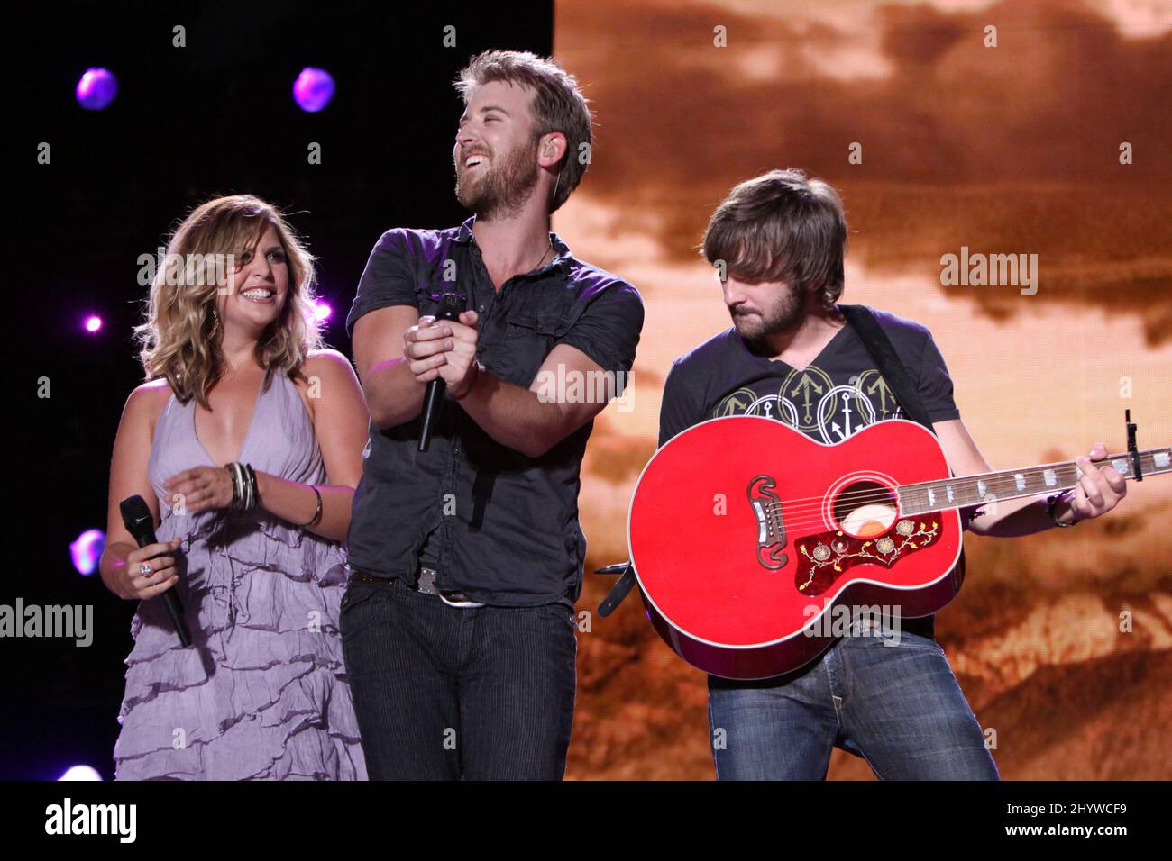 Hillary Scott, Dave Haywood und Charles Kelley von Lady Antebellum treten beim CMA Music Festival 2009 auf, das im LP Field in Nashville, USA, stattfand Stockfoto