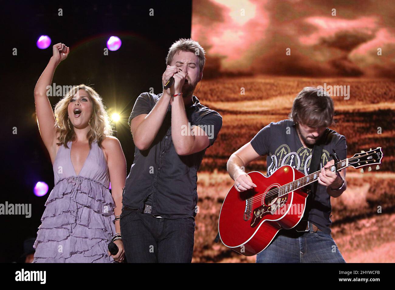 Hillary Scott, Dave Haywood und Charles Kelley von Lady Antebellum treten beim CMA Music Festival 2009 auf, das im LP Field in Nashville, USA, stattfand Stockfoto