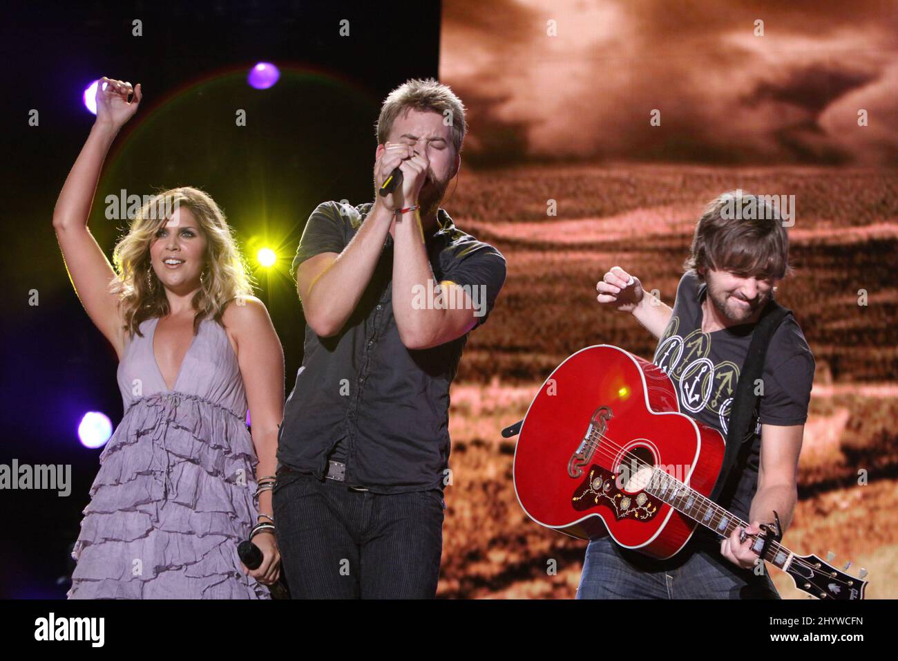 Hillary Scott, Dave Haywood und Charles Kelley von Lady Antebellum treten beim CMA Music Festival 2009 auf, das im LP Field in Nashville, USA, stattfand Stockfoto