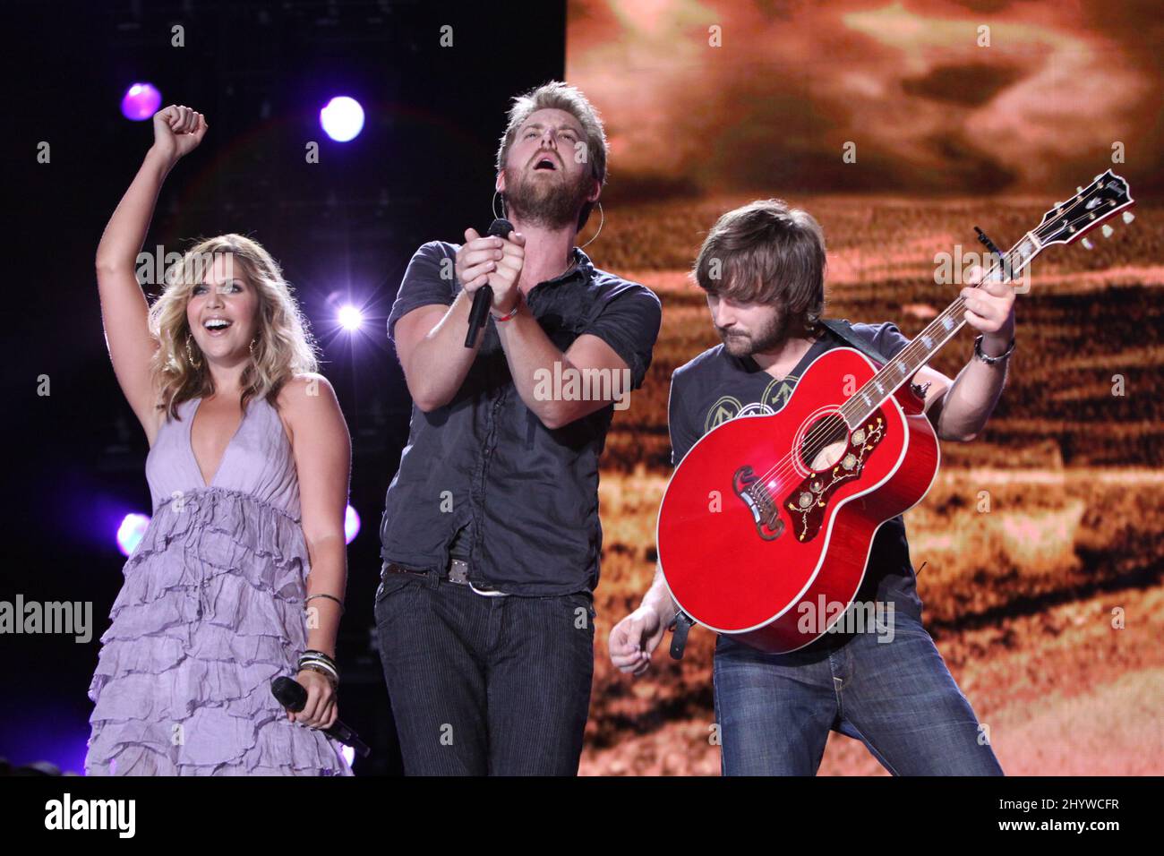Hillary Scott, Dave Haywood und Charles Kelley von Lady Antebellum treten beim CMA Music Festival 2009 auf, das im LP Field in Nashville, USA, stattfand Stockfoto