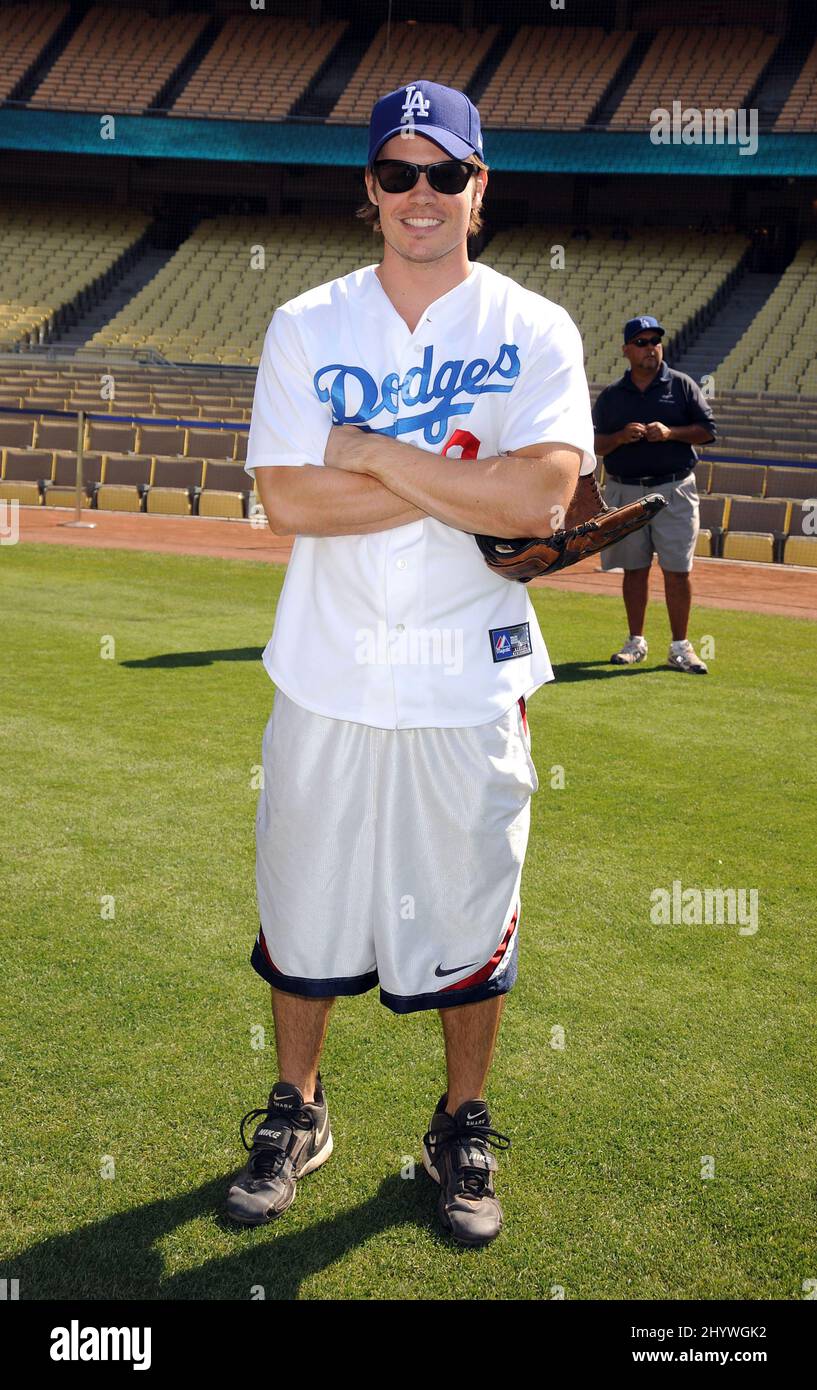 Josh Henderson beim jährlichen Hollywood Stars Game 51. im Dodger Stadium in Los Angeles, USA Stockfoto