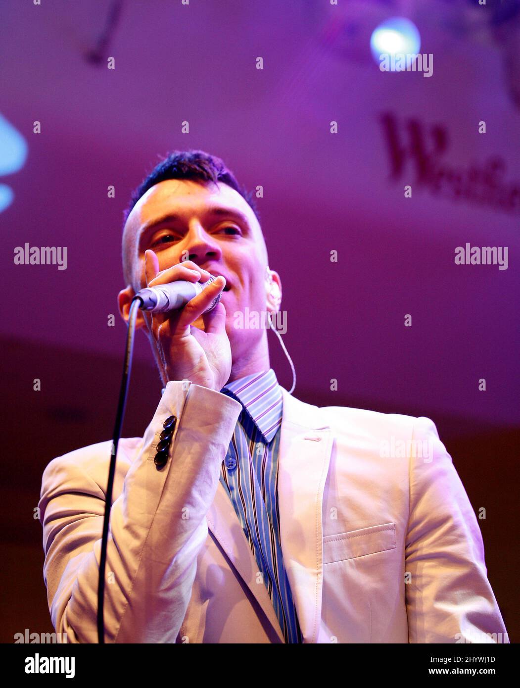 FrankMusik spielt einen kostenlosen Gig im Westfield Shopping Centre in London im Rahmen einer Reihe von Sommerkonzerten. Stockfoto