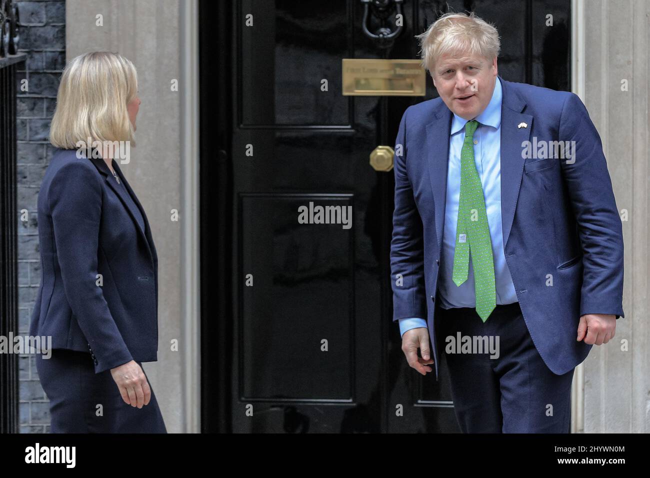 London, Großbritannien. 15. März 2022. Der britische Premierminister Boris Johnson begrüßt die schwedische Premierministerin Magdalena Andersson zu Gesprächen in der Downing Street. Kredit: Imageplotter/Alamy Live Nachrichten Stockfoto