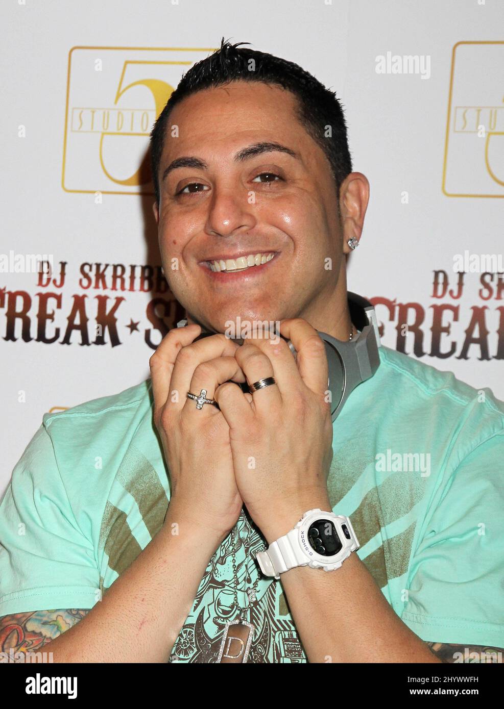 27. März 2010 Las Vegas, NV DJ Scribble Dave Navarro tritt DJ Scribble bei der „Freak Show“ im Studio 54 im MGM Grand Hotel and Casino bei Stockfoto