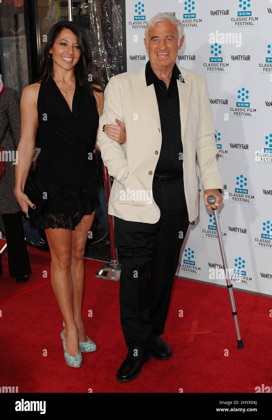 Barbara Gandolfi und Jean-Paul Belmondo bei der Premiere „A Star is Born“ im Rahmen des TCM Classic Film Festivals, das im Mann's Chinese Theatre, Hollywood, stattfand. Stockfoto