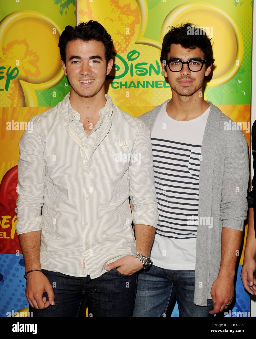 Kevin Jonas, Joe Jonas beim Disney ABC Television Group Summer Press Junket in den ABC Studios in Burbank, CA. Stockfoto