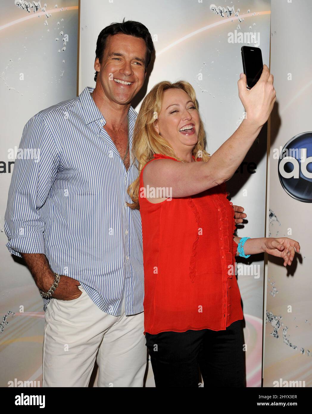 David James Elliott und Virginia Madsen beim Disney ABC Television Group Summer Press Junket in den ABC Studios in Burbank, CA. Stockfoto