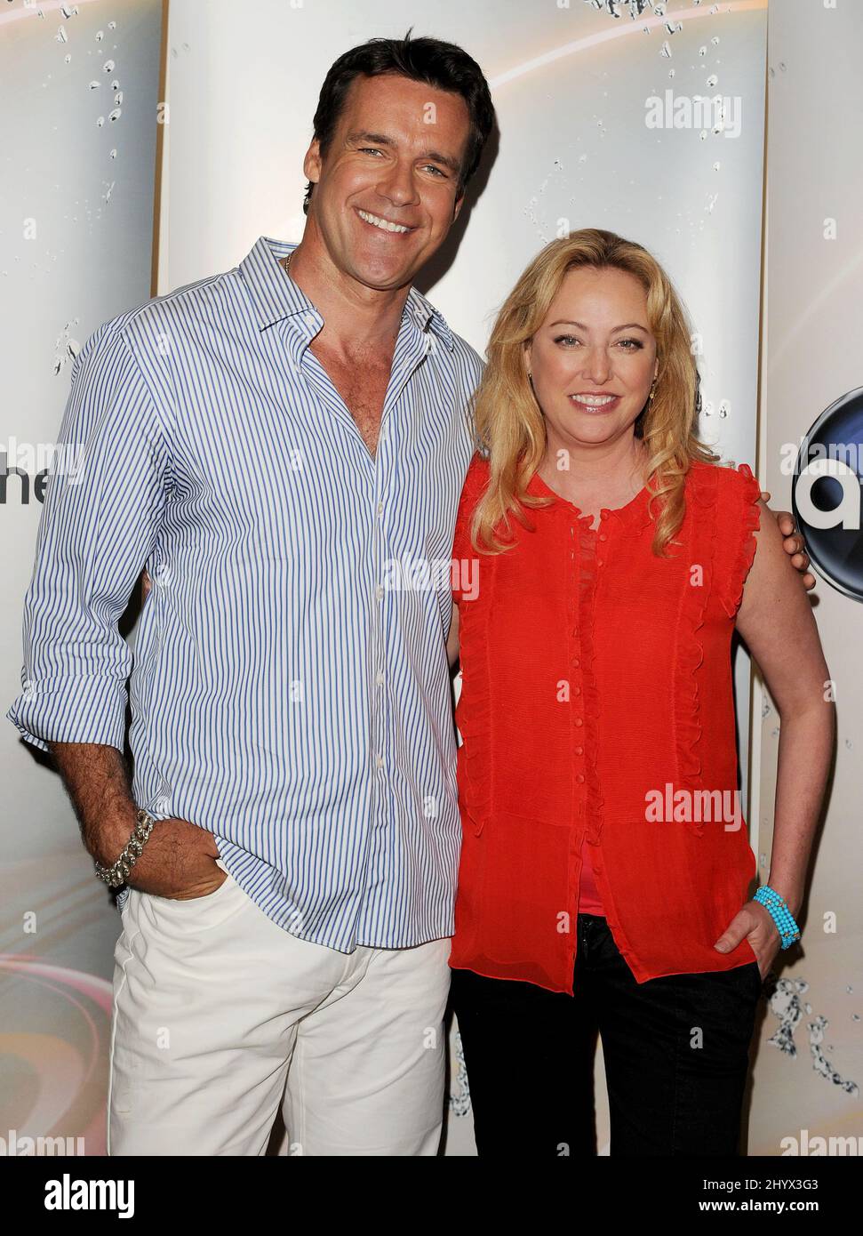 David James Elliott und Virginia Madsen beim Disney ABC Television Group Summer Press Junket in den ABC Studios in Burbank, CA. Stockfoto